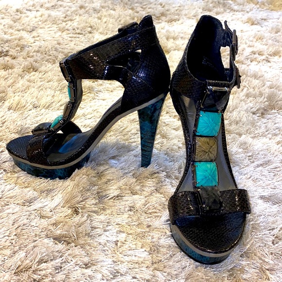 Black Heels - Picture 2 of 9